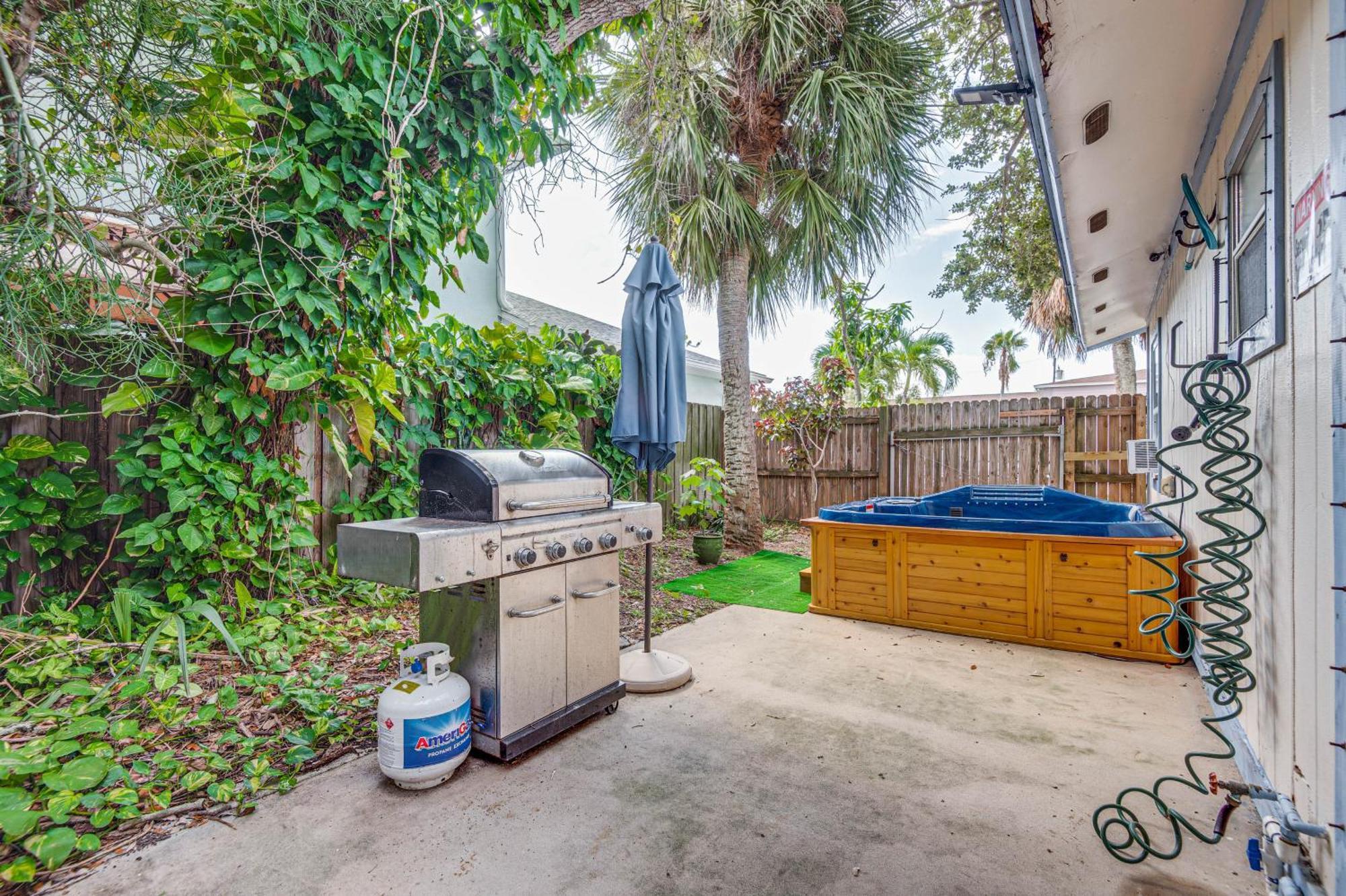 Cape Canaveral Cottage With Hot Tub Walk To Beach Exterior photo