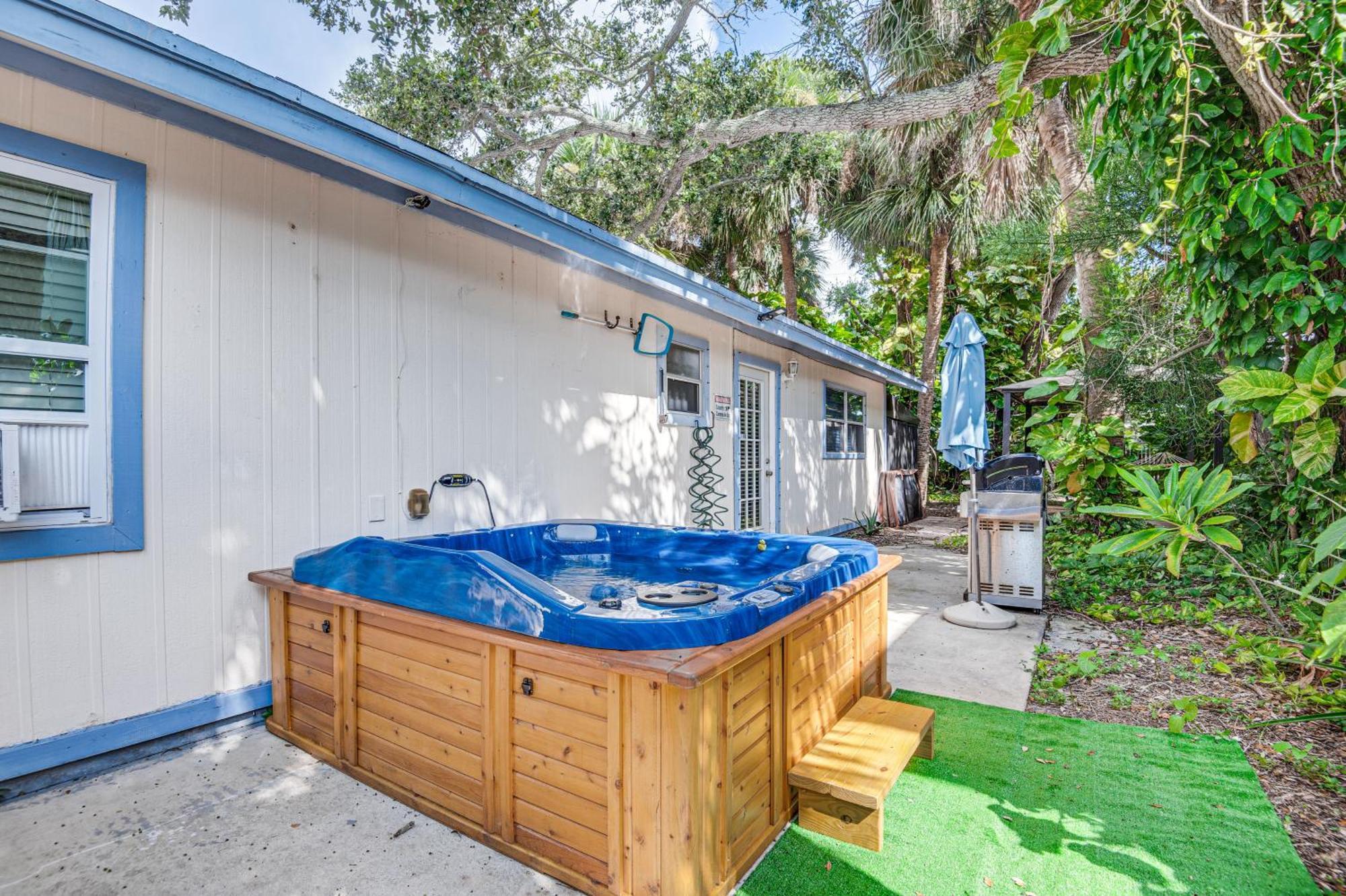 Cape Canaveral Cottage With Hot Tub Walk To Beach Exterior photo